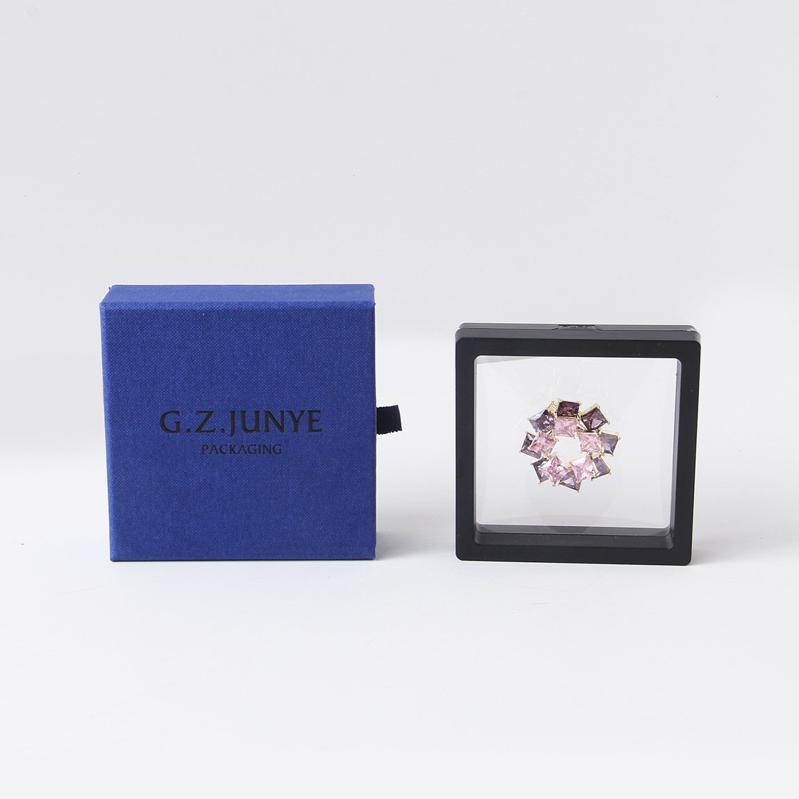 紙質(zhì)珠寶包裝盒會有哪些生產(chǎn)上的細(xì)節(jié)需要注意？